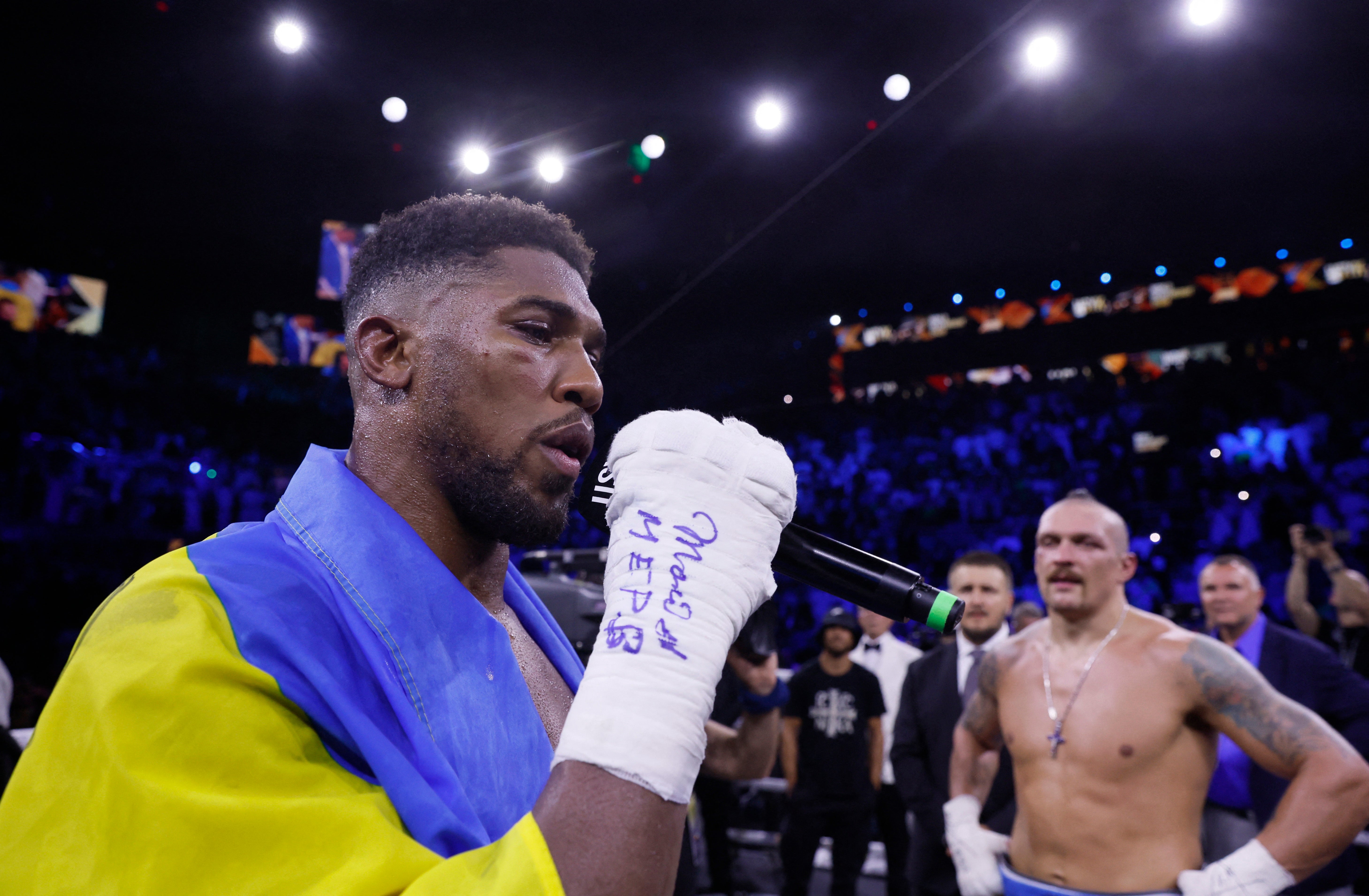 <p>Joshua seized a microphone after his second loss to Usyk and delivered a strange speech </p>