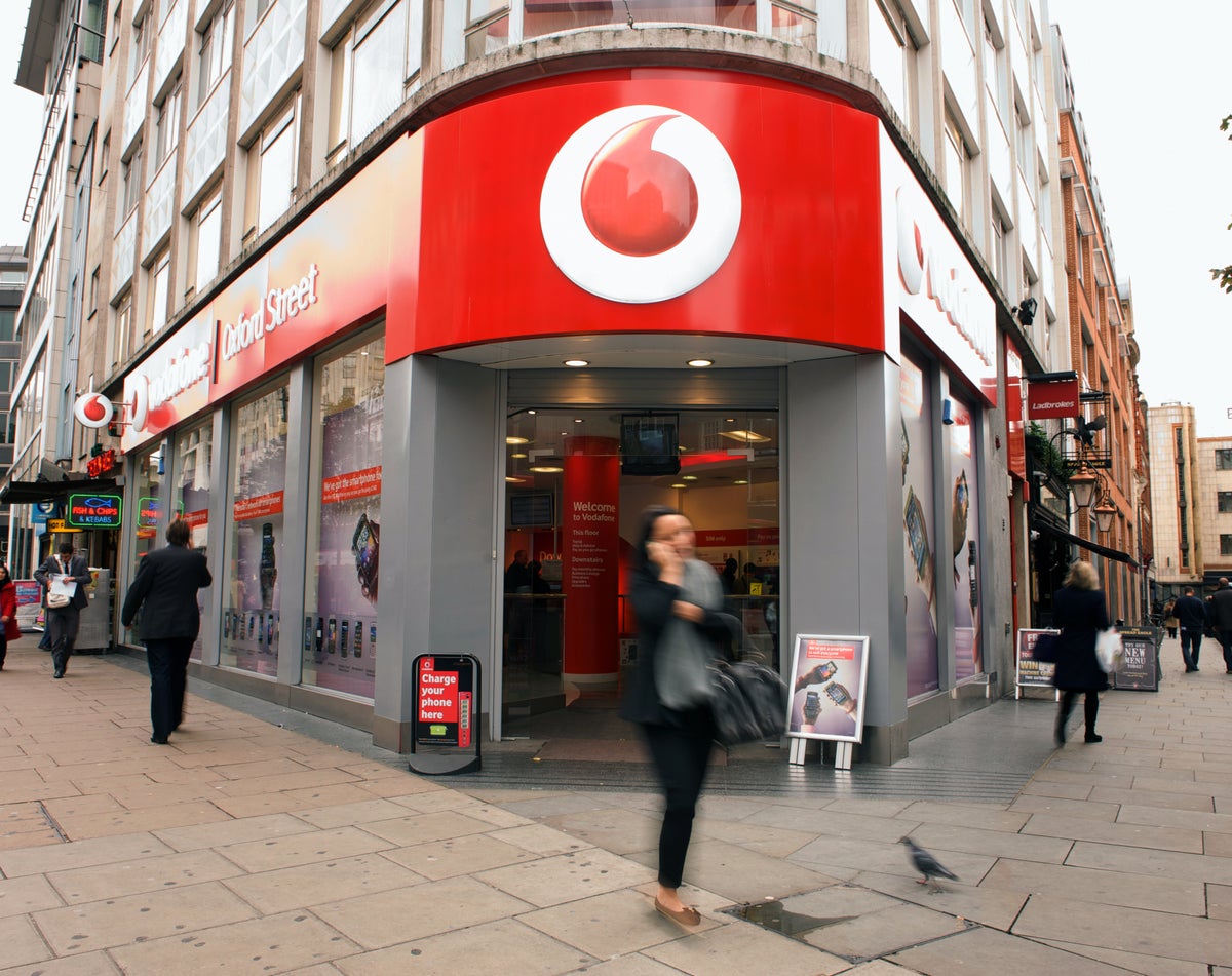 Vodafone to sell Hungarian arm in £1.5bn deal