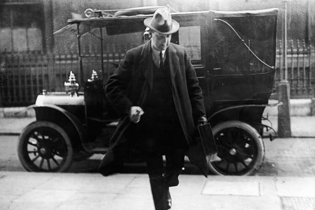 <p>Michael Collins arrives at the Colonial Office, London, in March 192</p>