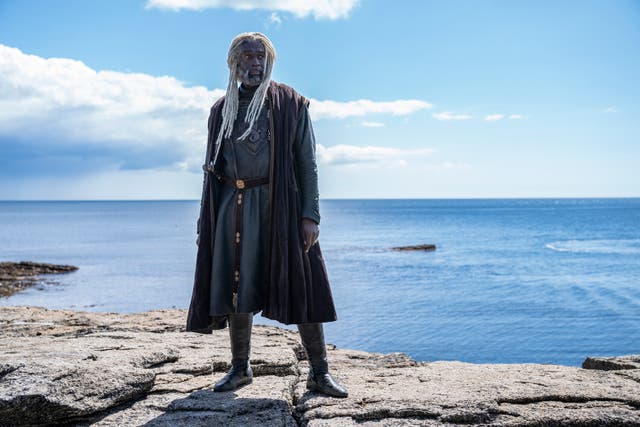 Steve Toussaint como Lord Corlys Velaryon