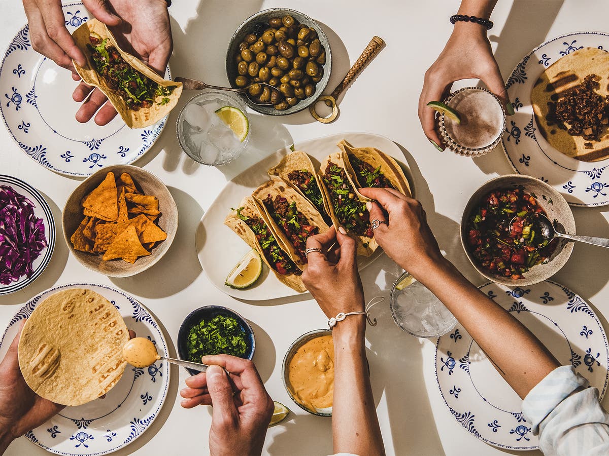 How to throw an authentic Mexican taco party