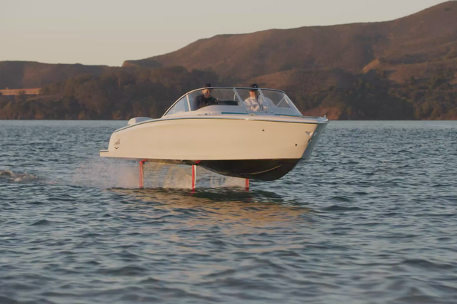 <p>Reduced wake, almost no noise, and a smooth ride – are electric hydrofoil boats the future?</p>