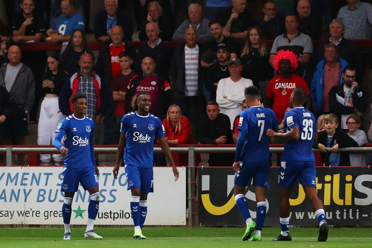 Demarai Gray effort enough as Everton edge Carabao Cup win at Fleetwood