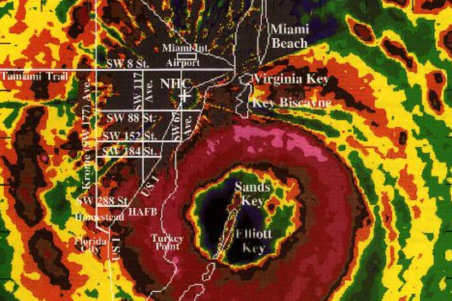 El mapa de radar del Servicio Meteorológico Nacional del huracán Andrew ha resurgido en el 30 aniversario de la tormenta que devastó Florida y otras partes del sur.