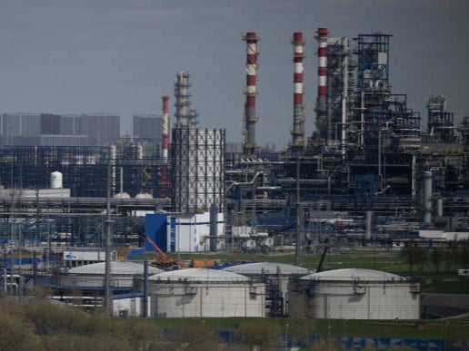 Russian oil refineries are receiving huge sums in foreign support