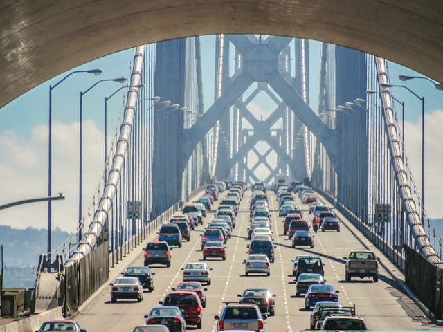 Tráfico en el Puente de la Bahía, San Francisco