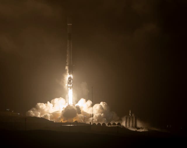 <p>Lanzamiento de DART en California a bordo de un cohete de SpaceX </p>