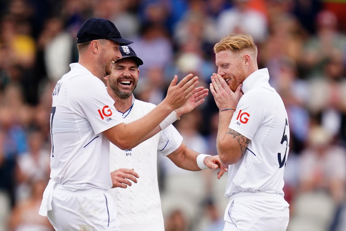 Pace bowlers give England early control of second Test against South Africa