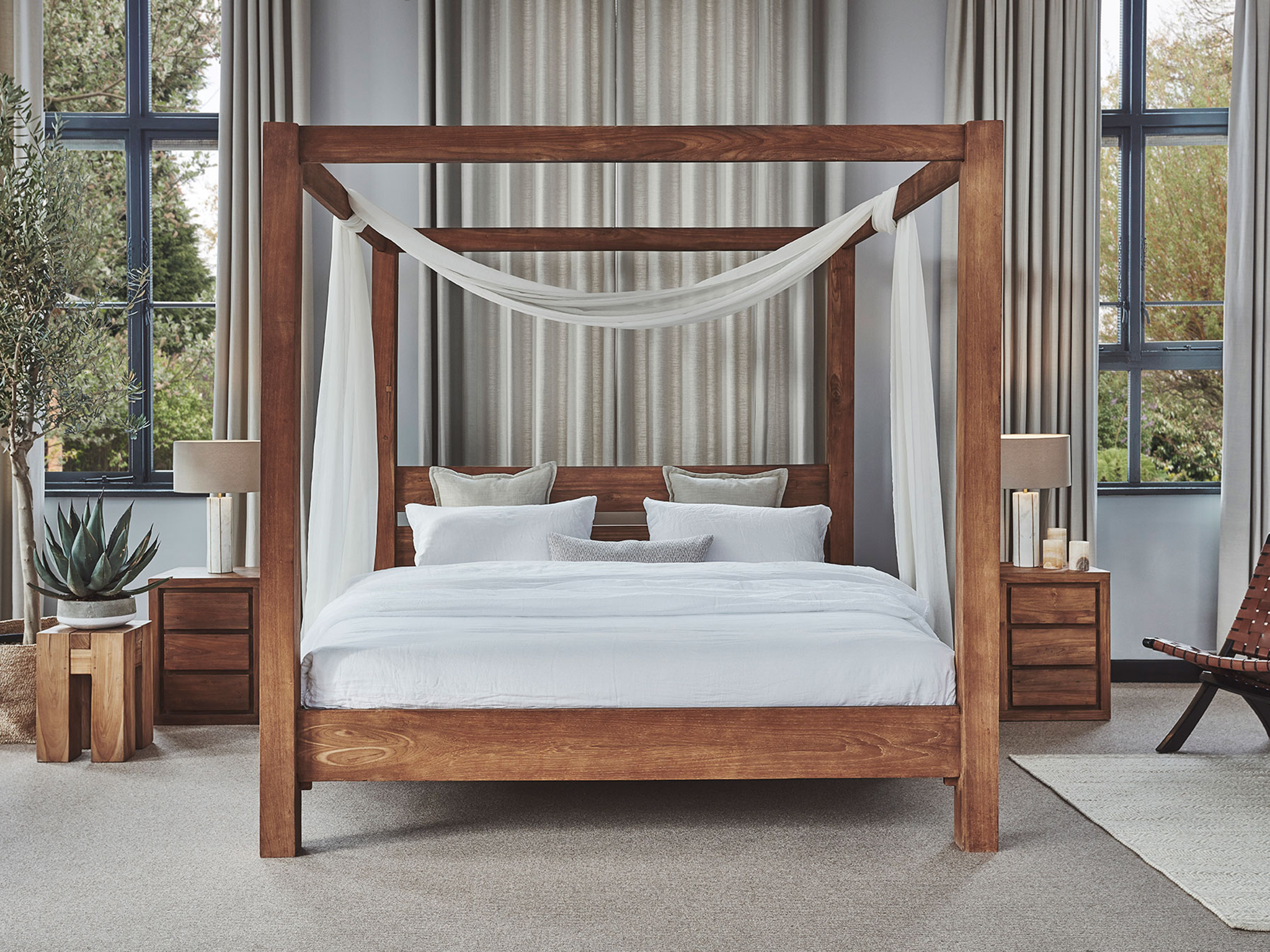 Raft Milbrook four-poster bed