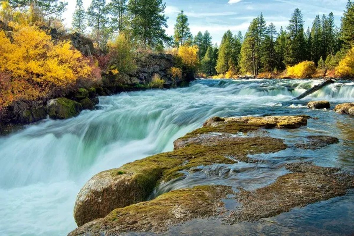 Oregon man dies after floating over waterfall on an inner tube
