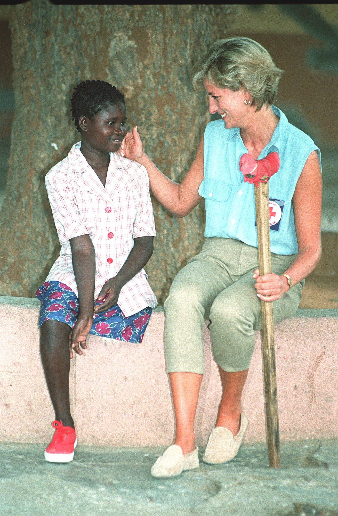 Diana with Sandra Tigica, 13, at the orthopaedic workshop in Neves Mendinha, near Launda, Angola, as she campaigned against landmines in January 1997 (John Stillwell/PA)