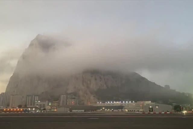 <p>Fascinating ‘levanter cloud’ billows over Rock of Gibraltar </p>