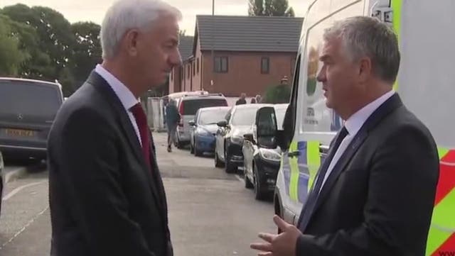 <p>Football legends Ian Rush and Ian Snodin lay flowers at scene of Liverpool shooting</p>