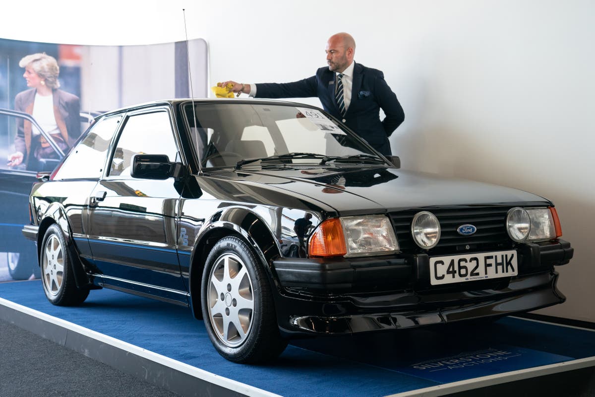 Car owned by Diana, Princess of Wales sells for &pound;650,000