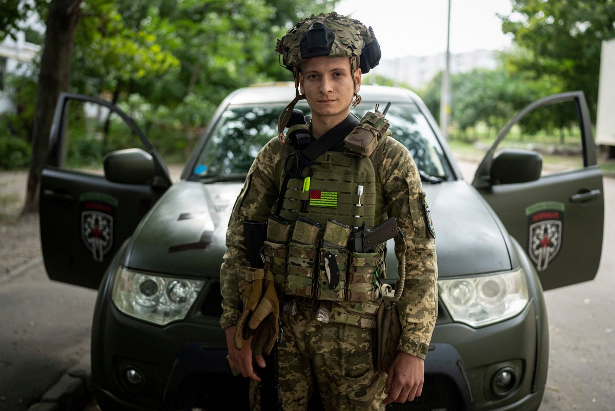 Medic who cared for Mariupol wounded heads for Ukraine front