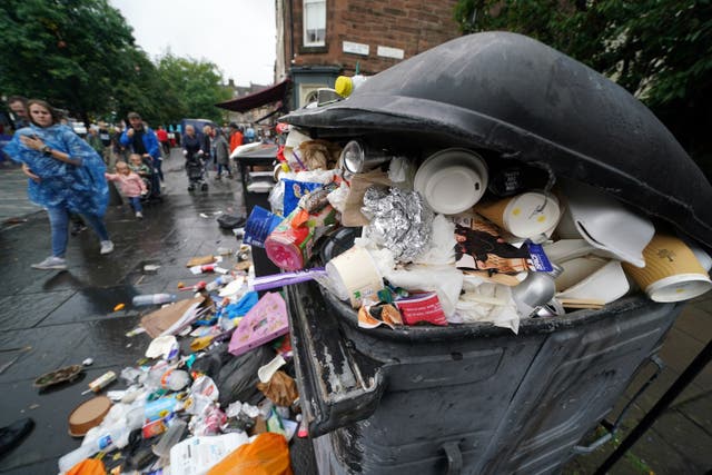 Overflowing bins in the Grassmarket area of Edinburgh where cleansing workers from the City of Edinburgh Council are on the fourth day of eleven days of strike action. Workers at waste and recycling depots across the city have rejected a formal pay offer of 3.5 percent from councils body Cosla. Picture date: Wednesday August 24, 2022.