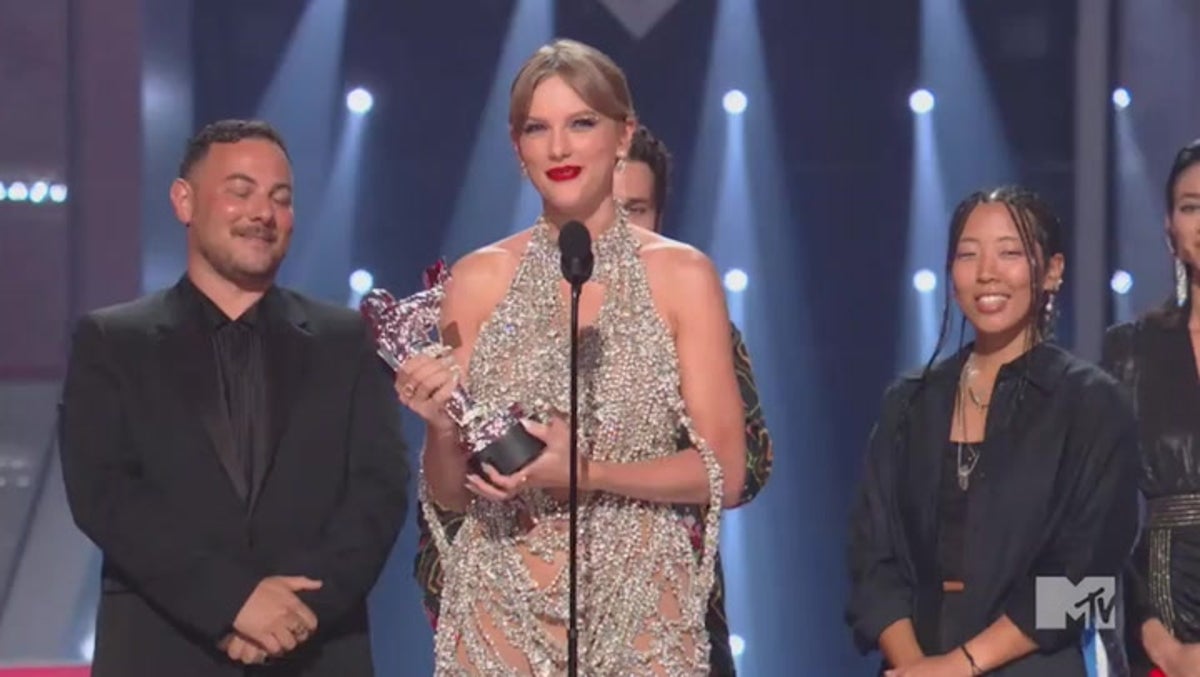 Taylor Swift announces new album onstage at VMAs Culture