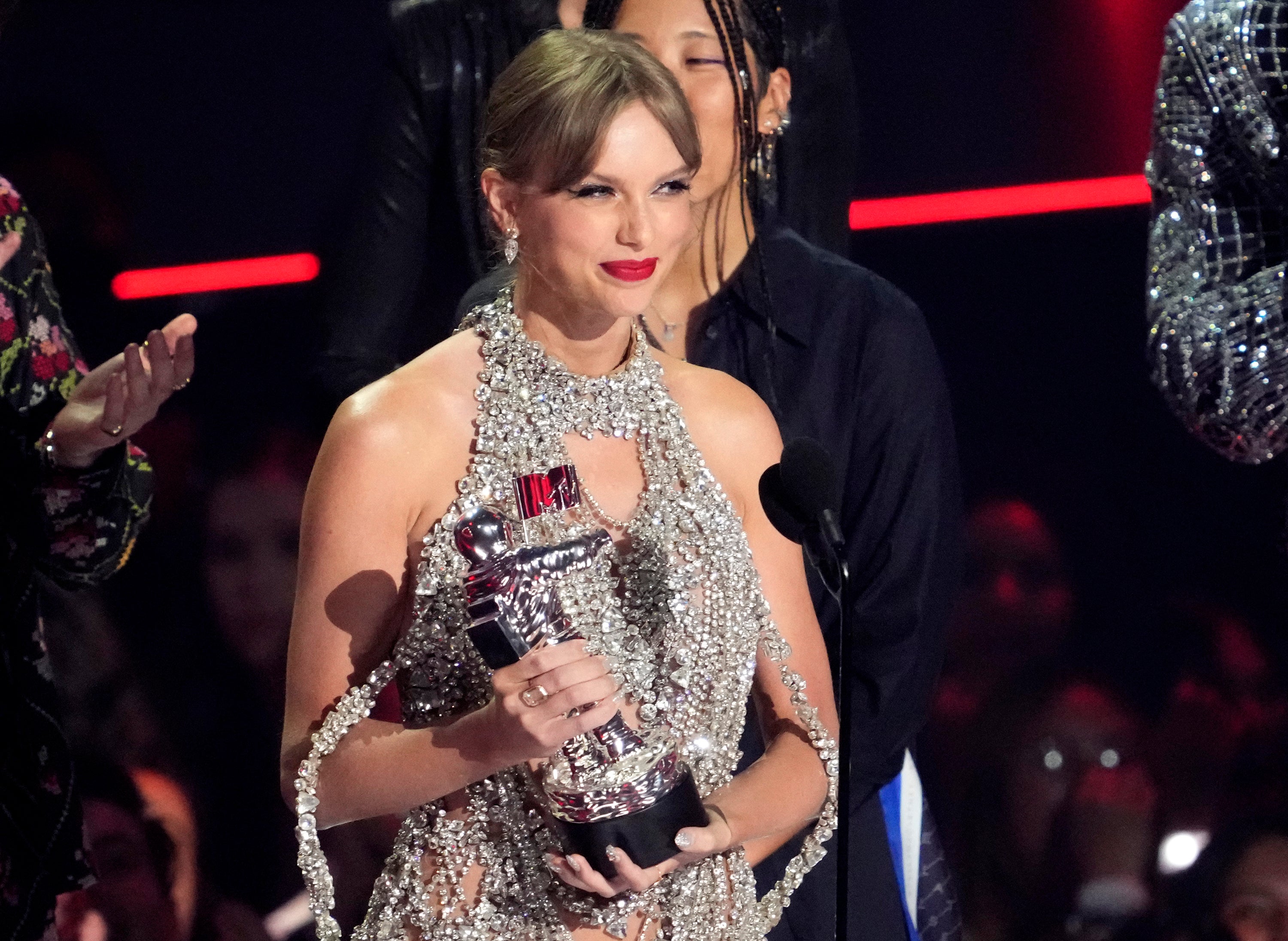 Taylor Swift takes home top prize at MTV VMAs