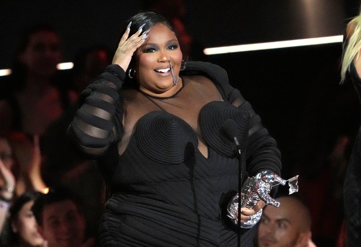 Lizzo fans think her VMAs remark was a response to fat-shaming by comedian Aries Spears