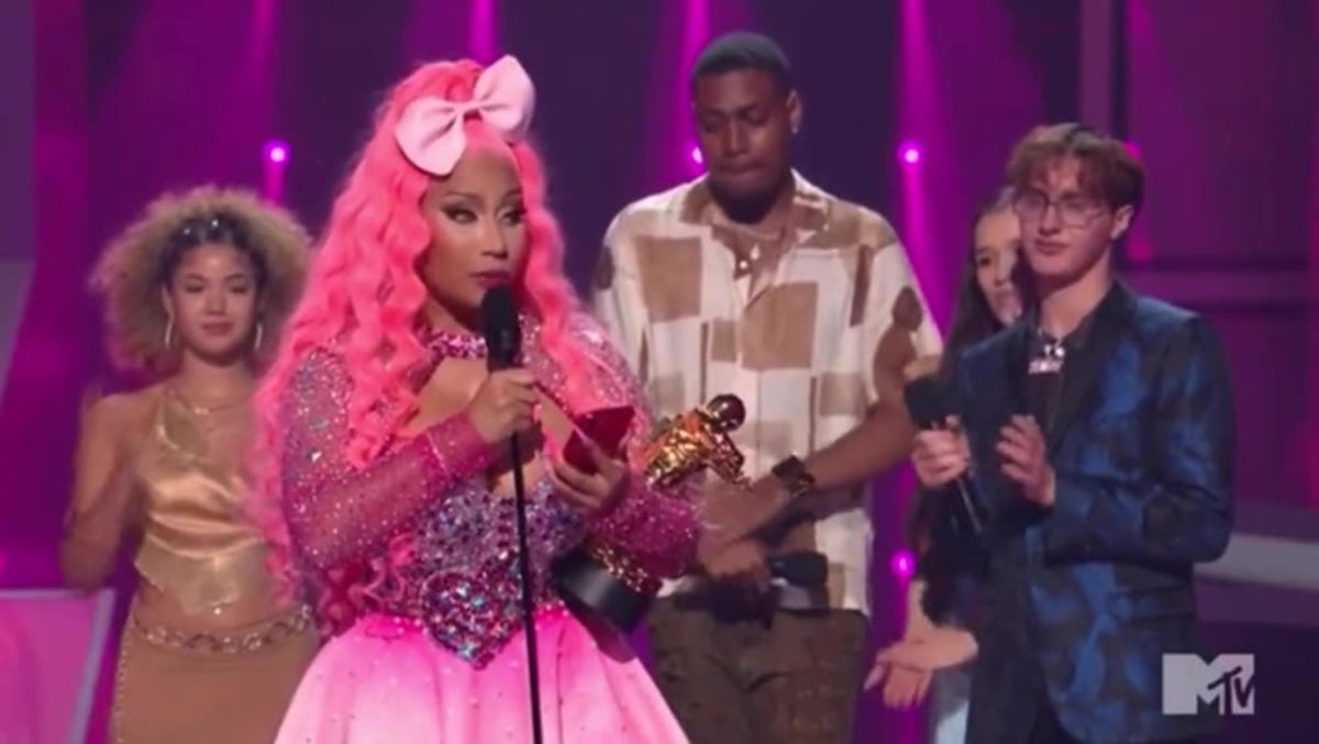 Nicki Minaj makes speech on mental health during VMA's speech