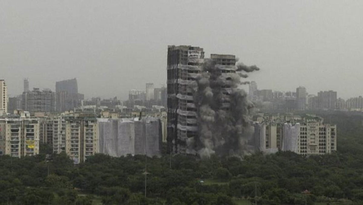 India demolishes 100-metre-high ‘twin towers’ in New Delhi