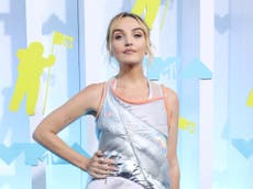 Chloe Fineman’s MTV VMAs dress was filled with snacks 