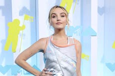 Chloe Fineman’s MTV VMAs dress was filled with snacks