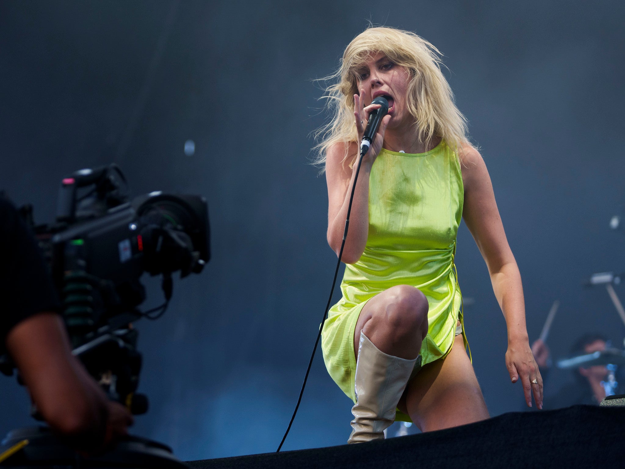 Ellie Rowsell of Wolf Alice performs at the Reading Music Festival