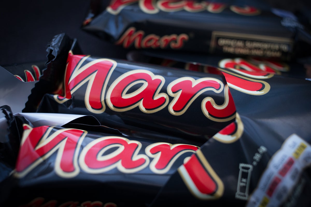UK supermarkets hit by shortage of Mars bars