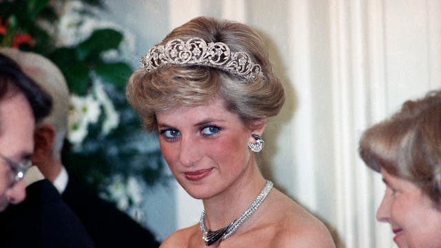 Diana's death stunned the world — and changed the royals | The Independent