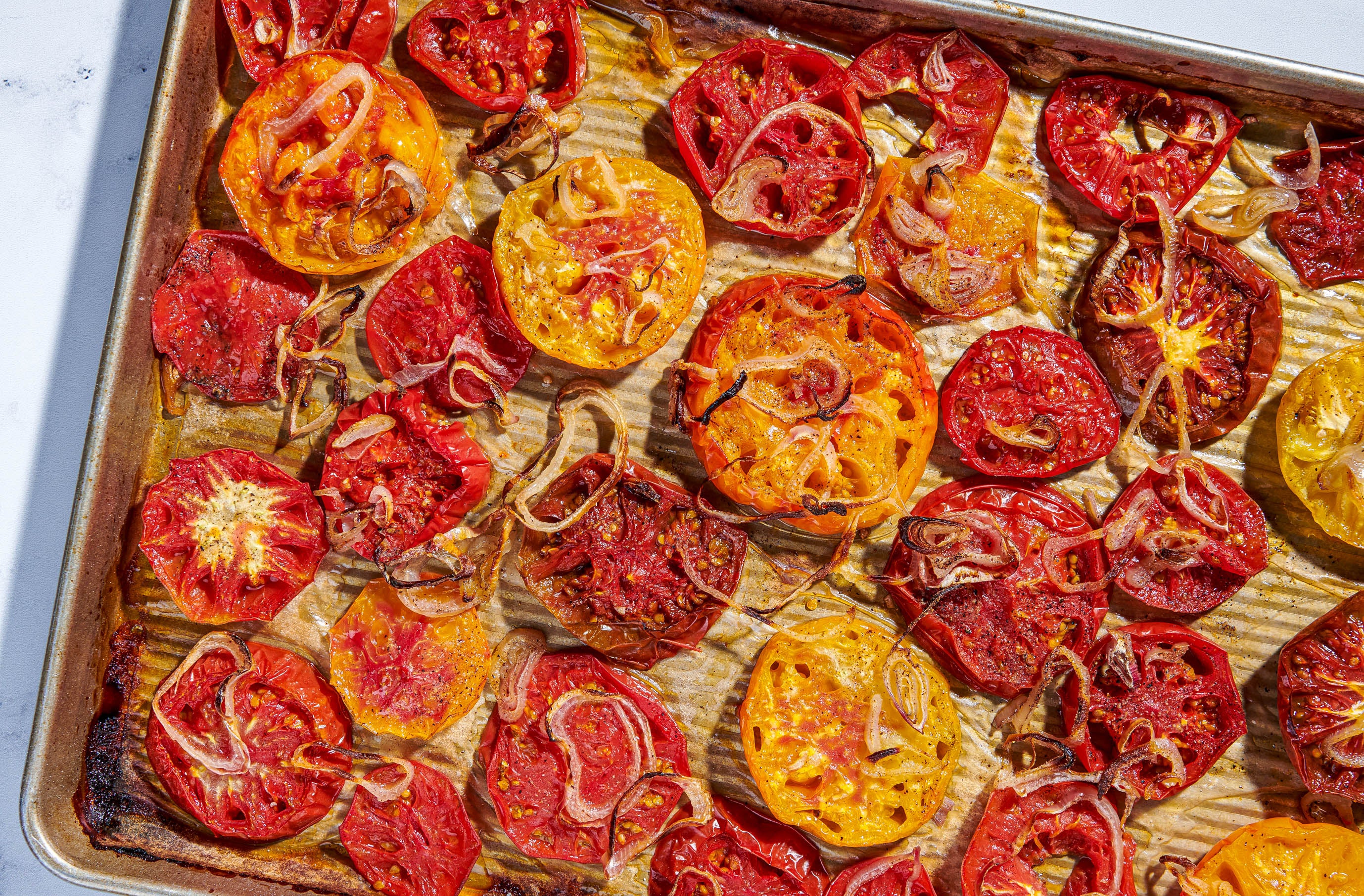 Before constructing the pie, you need to dehydrate the tomatoes a little