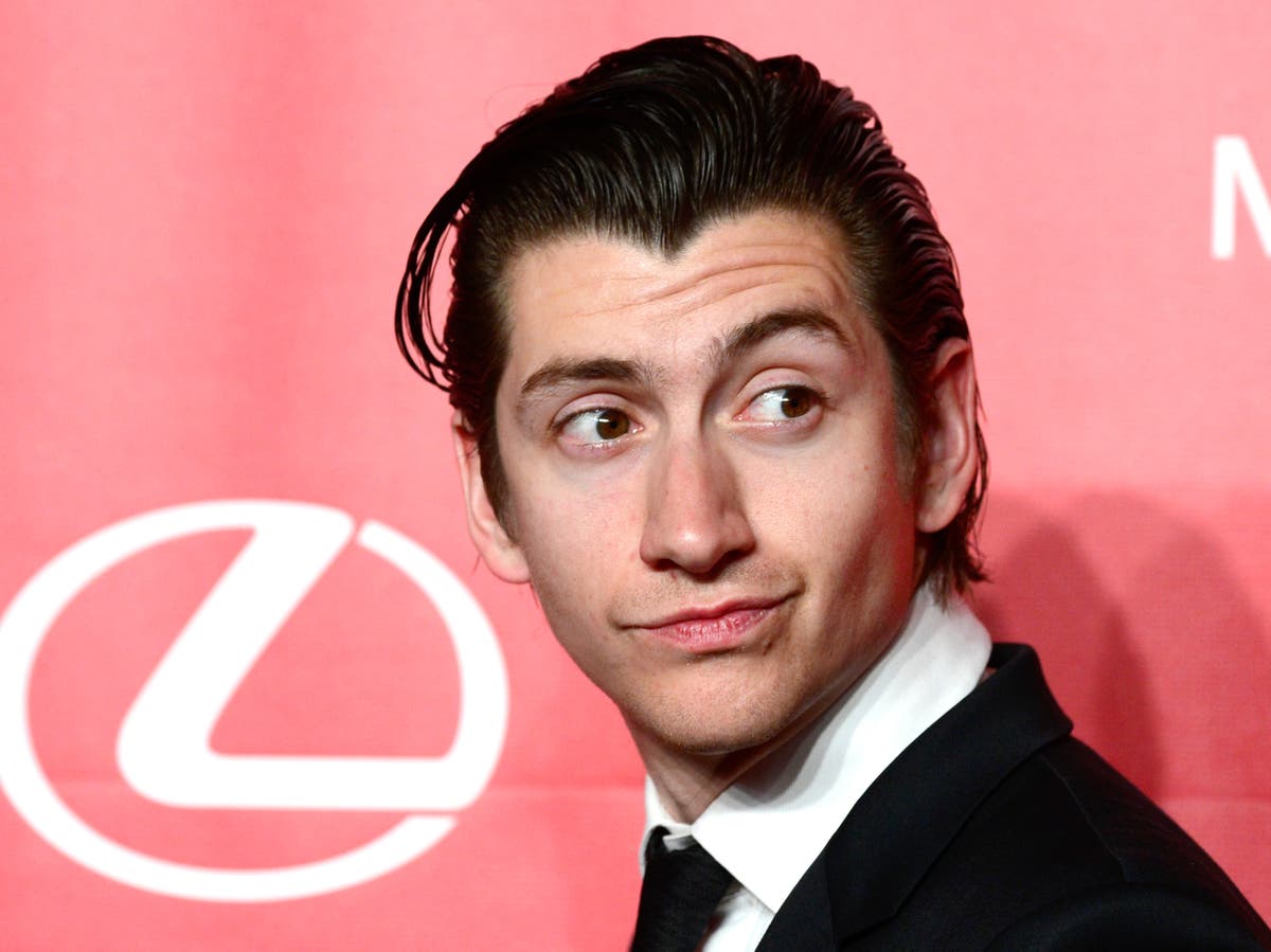 Alex Turner directs video for new Arctic Monkeys single &lsquo;There&rsquo;d better be a Mirrorball&rsquo;