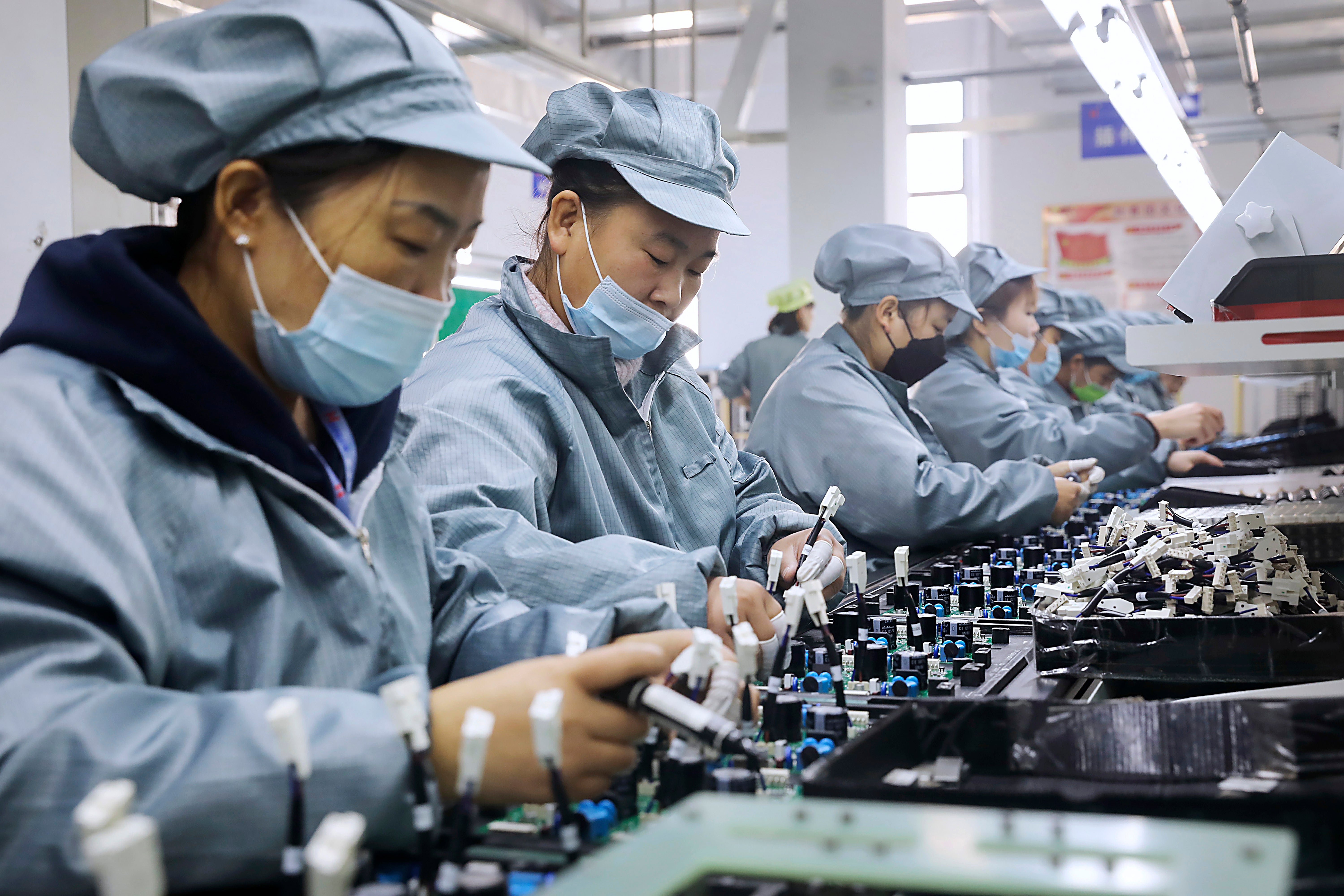 Chinese manufacturing weak, adding to economic pressure | The Independent