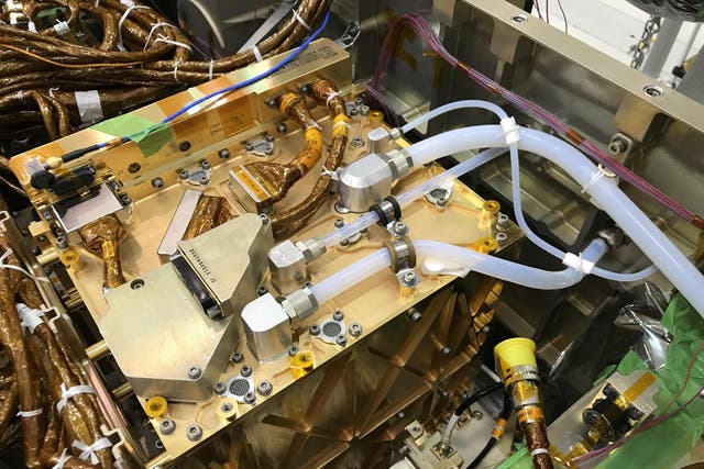 <p>El Moxie (Experimento de Utilización de Recursos In Situ de Oxígeno en Marte) como se veía instalado en el rover Perseverance de la Nasa en 2019; Moxie y Perseverance aterrizaron en Marte en 2021</p>