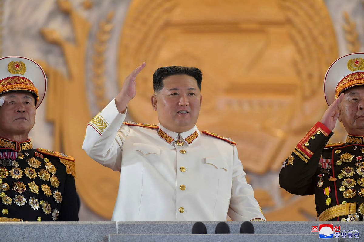 وقال كيم جونغ أون ، الذي أعلن كوريا الشمالية دولة نووية ، إنه لن يتخلى عن أسلحته.
