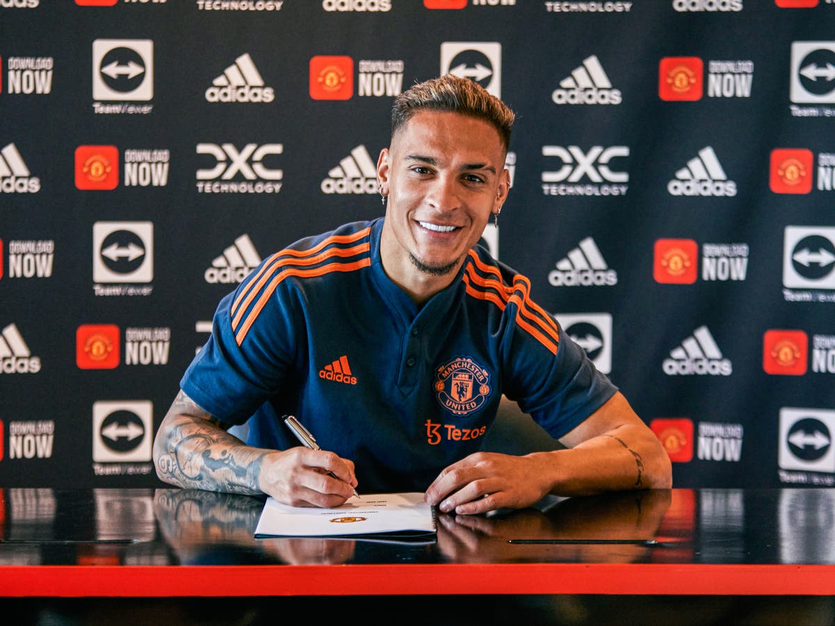 Antony: Manchester United complete &euro;100m signing of Ajax winger