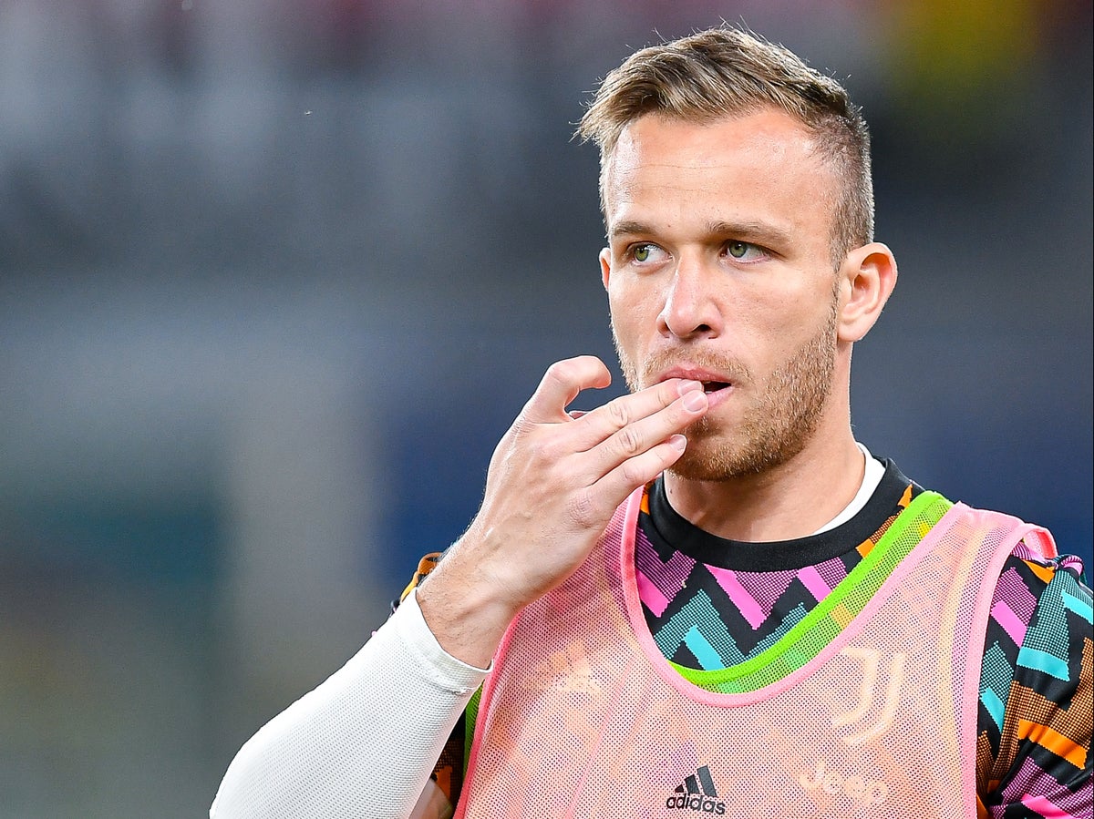Liverpool set to sign Arthur on loan to ease midfield injury problems