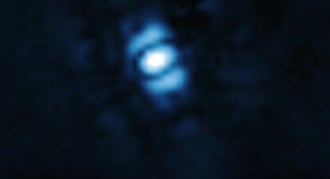 <p>La primera imagen de un exoplaneta, HIP 65426 b, tomada con el Telescopio Espacial James Webb </p>