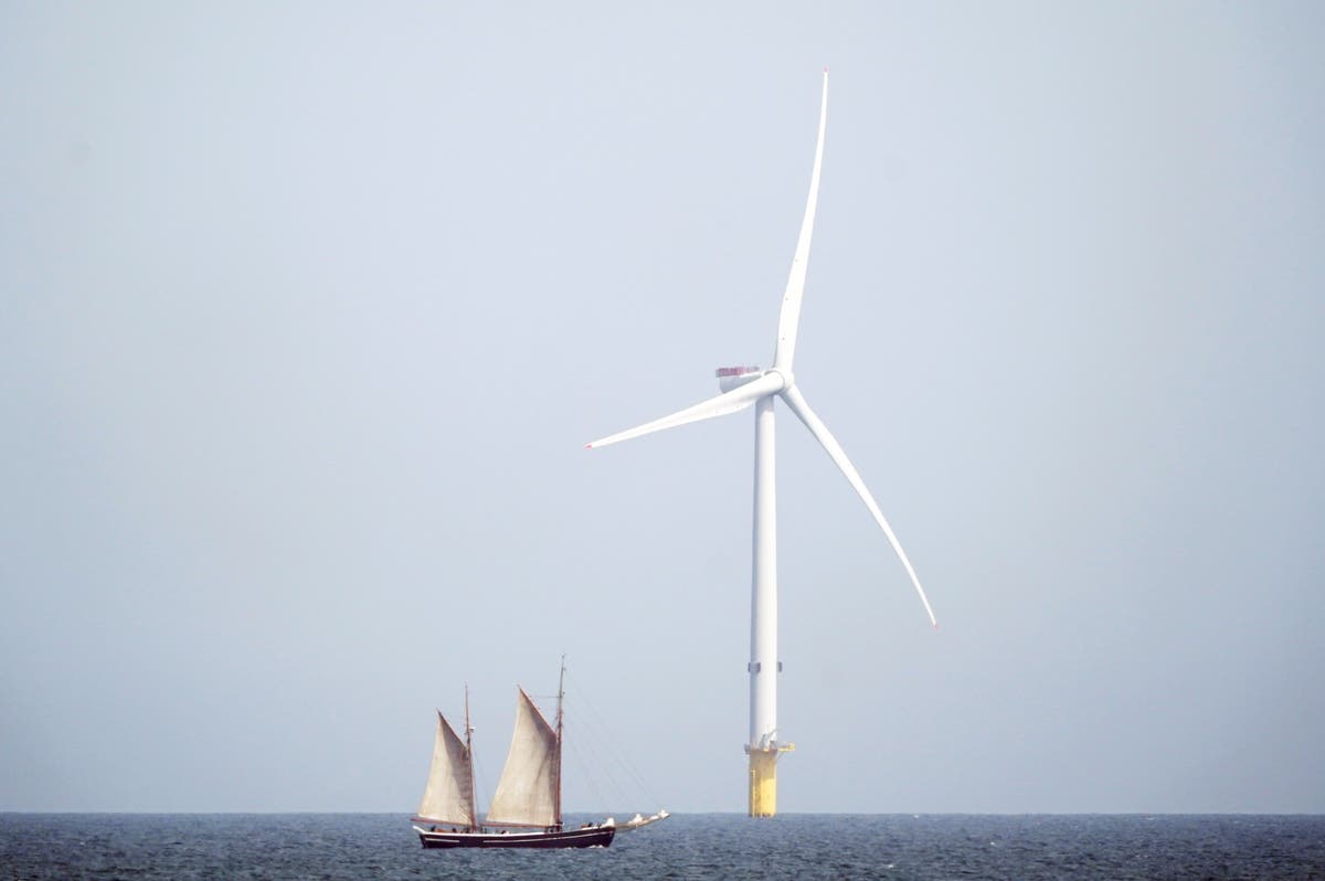 Move wind farms on to new contracts and save households &pound;18bn, says Energy UK