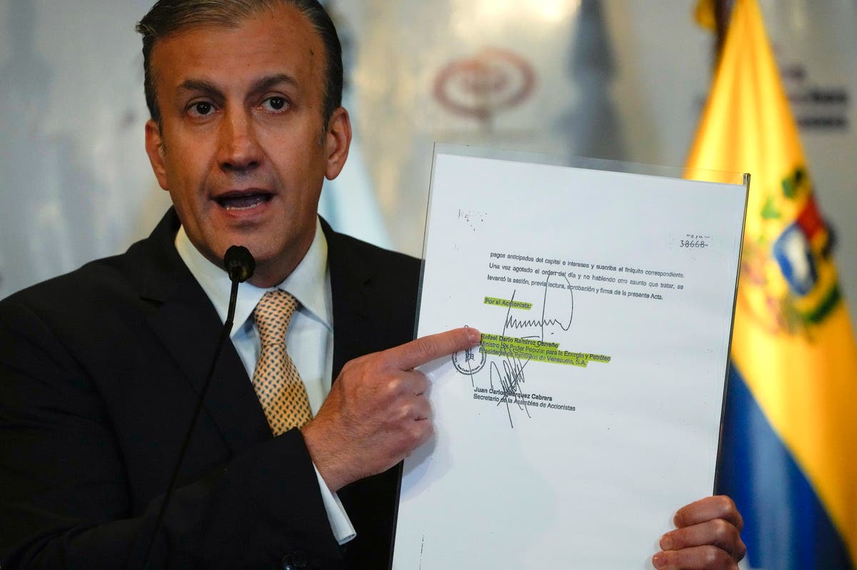 Venezuela government again accuses ex-oil czar of wrongdoing