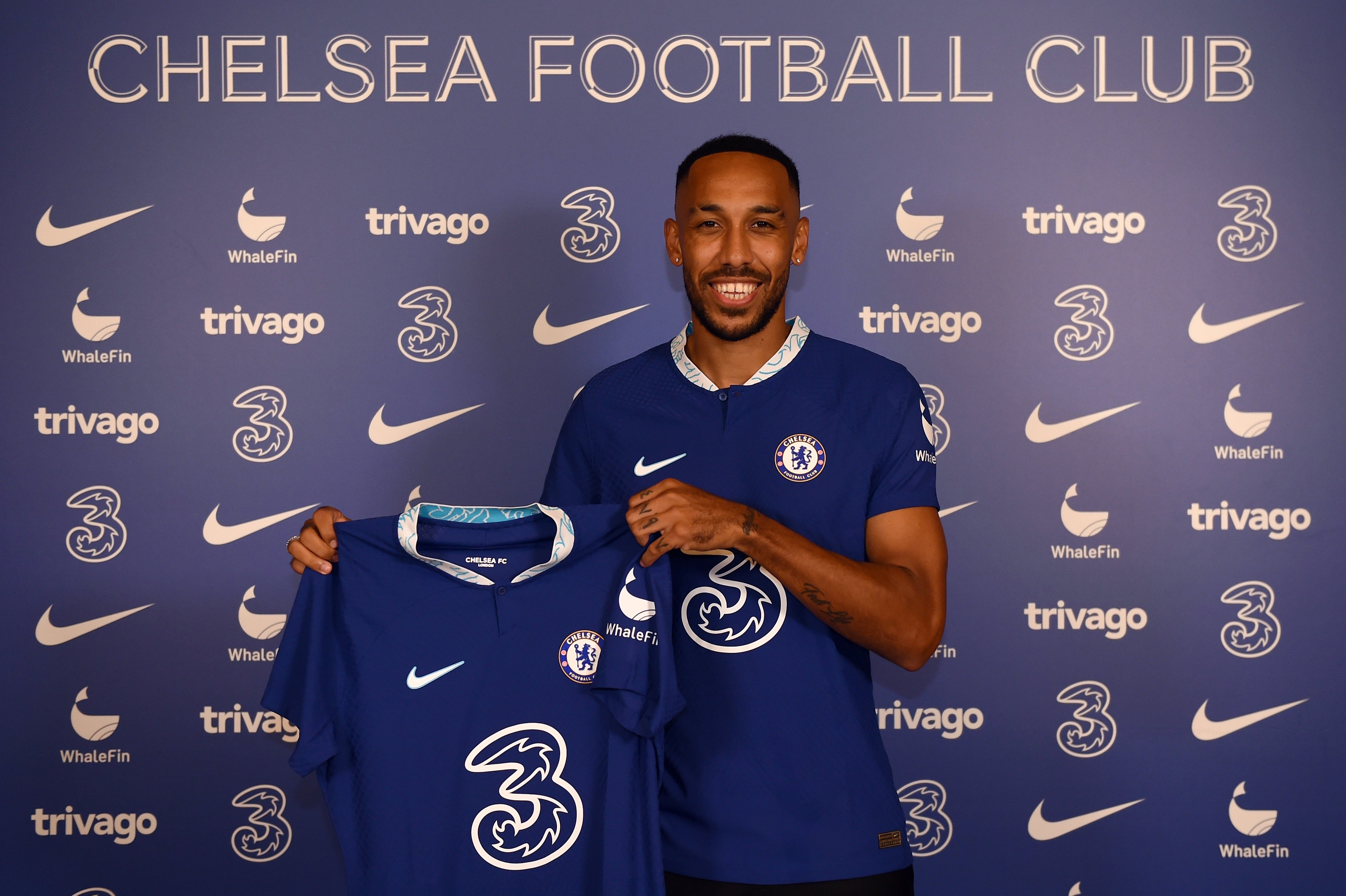 Pierre-Emerick Aubameyang poses with the Chelsea shirt