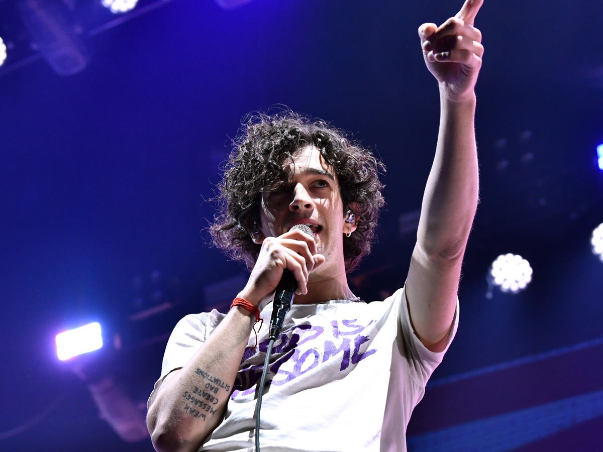 The 1975’s Matty Healy says he used to find relationships while in the ...