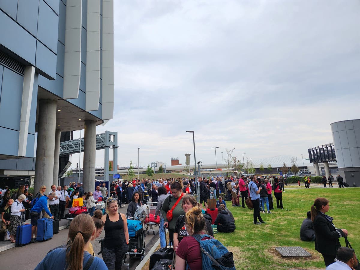 Heathrow terminal tube station evacuated after 'emergency' fire alarm  prompts travel chaos - Mirror Online