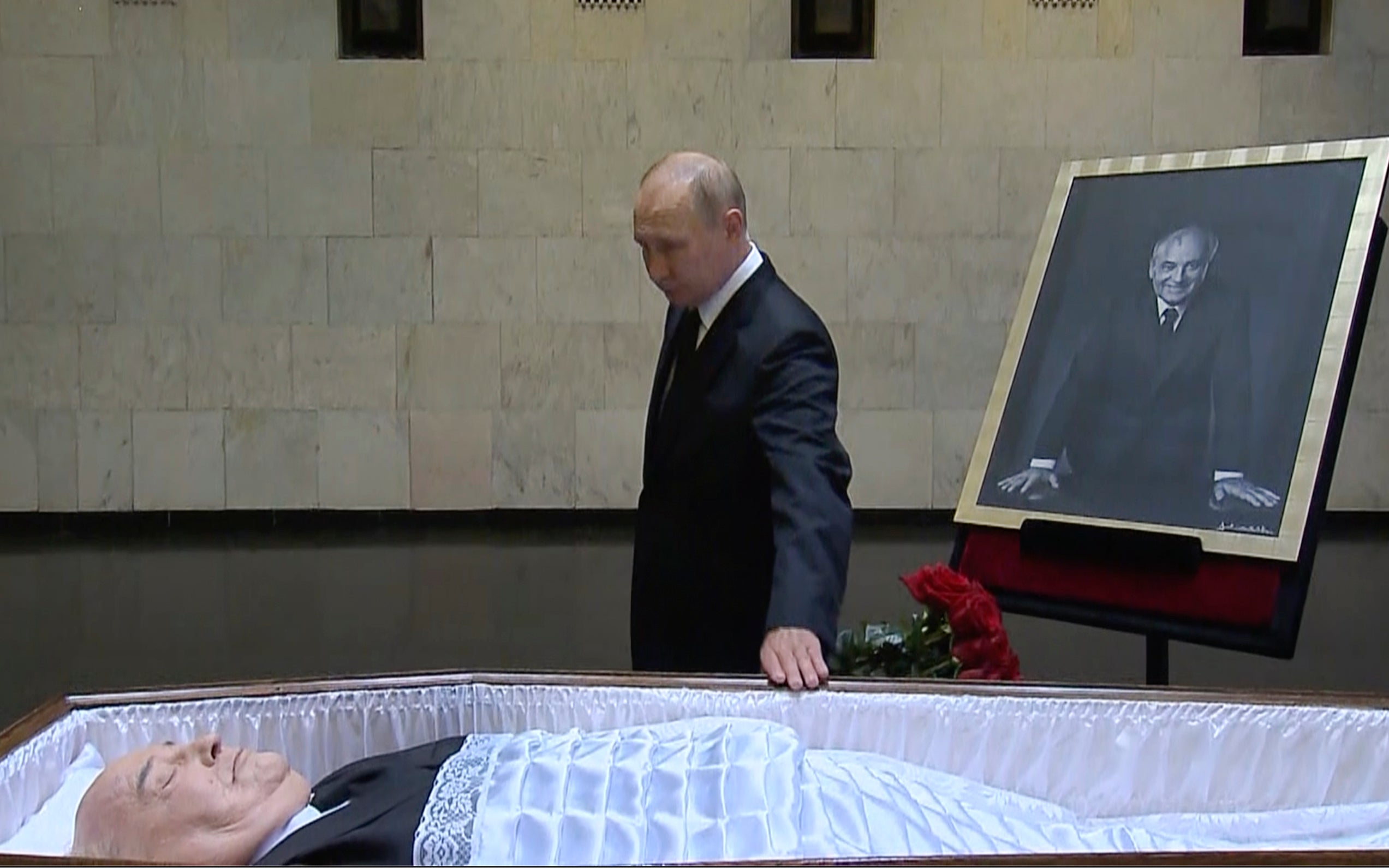 President Putin privately laid flowers at Mr Gorbachev’s coffin at the Moscow hospital where he died