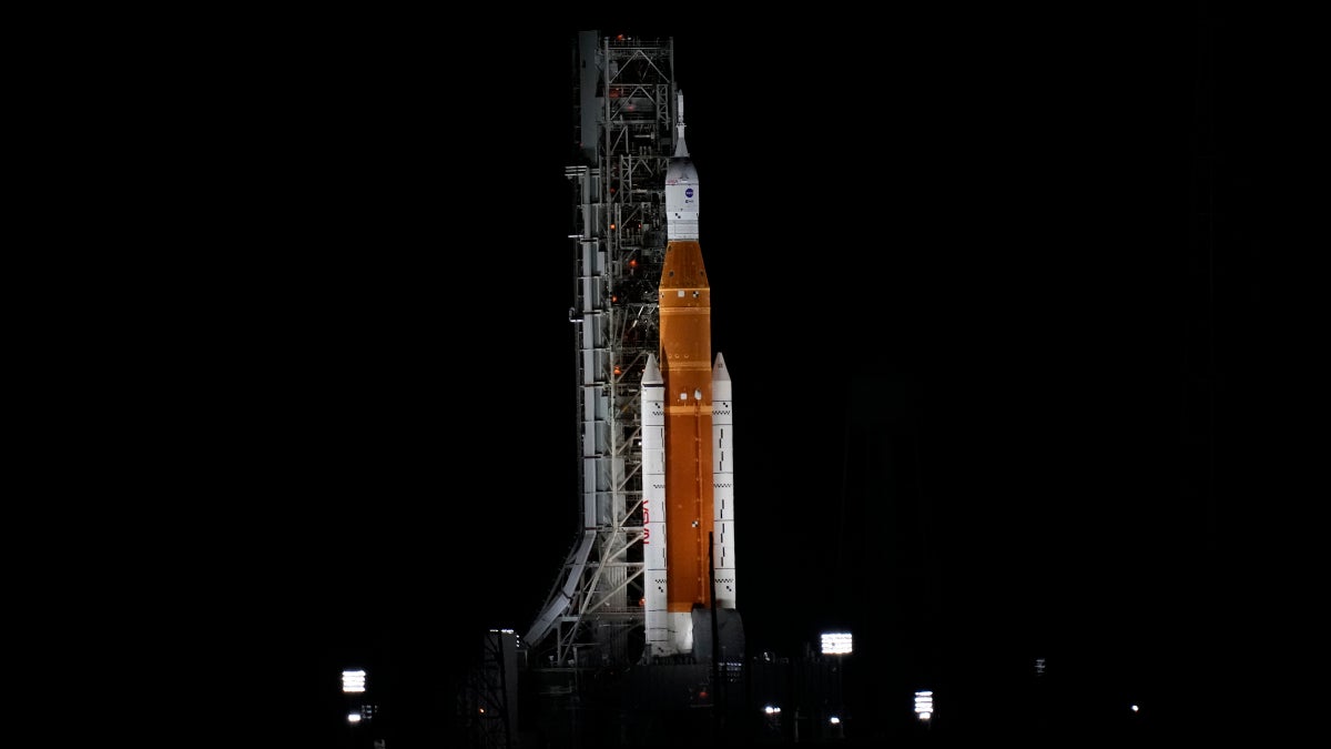 NASA fuels new moon rocket in week’s 2nd launch attempt