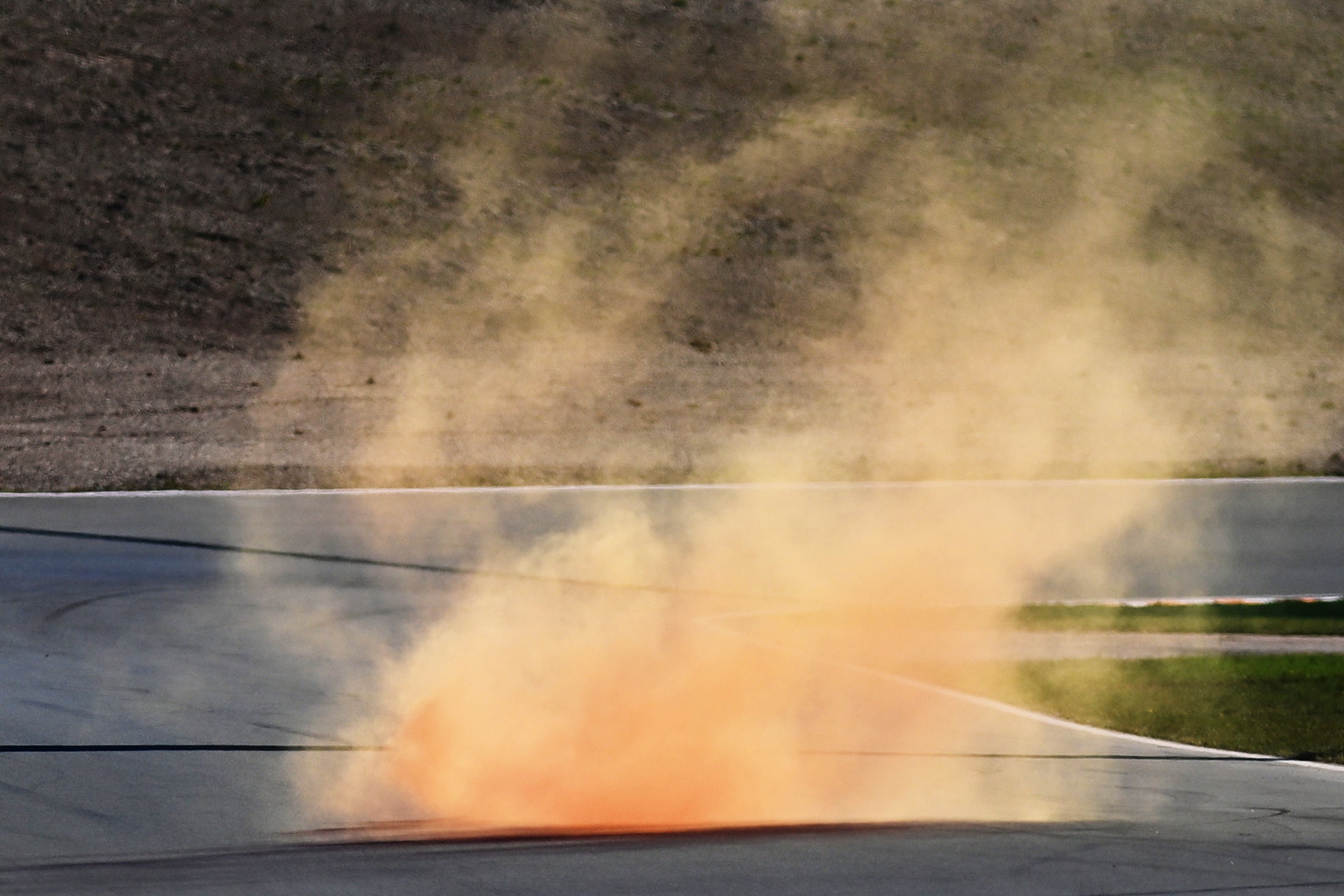 An orange flare thrown onto the track forced a red flag in Q2