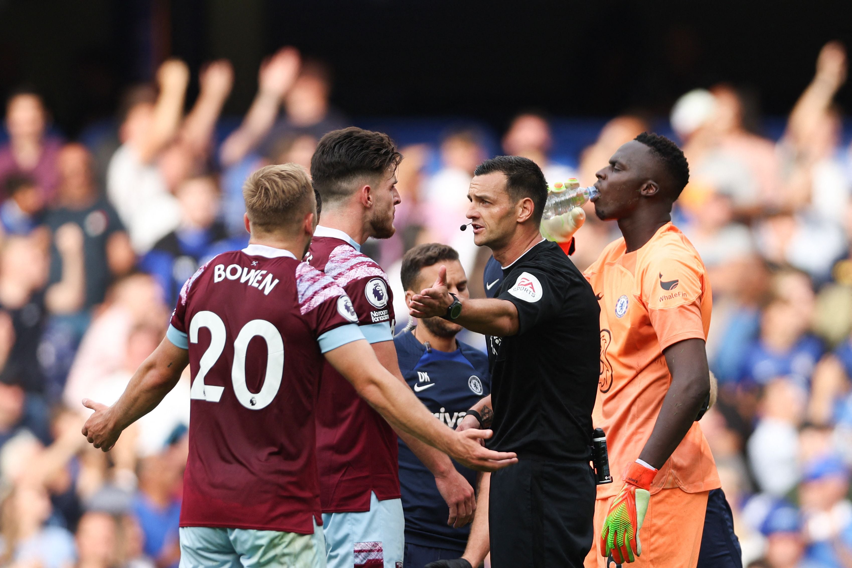 Declan Rice (C) and Jarrod Bowen (L) argue with English referee Andrew Madley