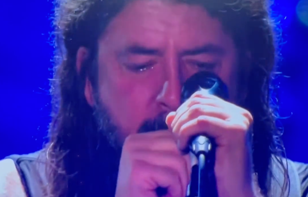 Taylor Hawkins: Dave Grohl breaks down in tears during tribute concert