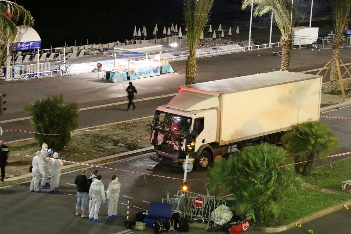 Nice'deki Bastille Day kamyon katliamıyla ilgili sekiz kişi yargılanıyor