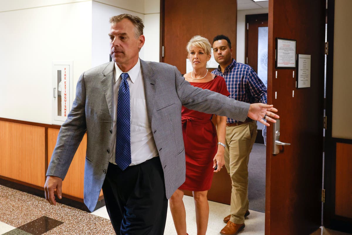 Mistrial in abuse case in Texas against ex-MVP Wetteland